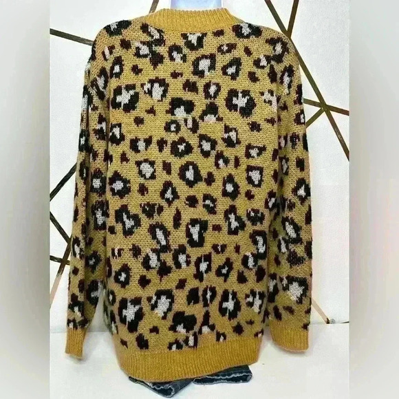 Women's Leopard Print Sweater (L20) - Picture 7 of 8